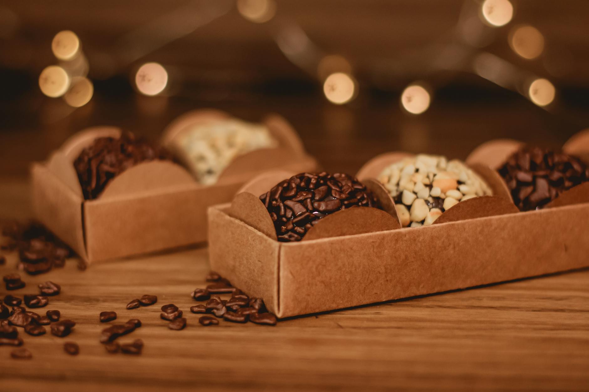 Desvios de trânsito: causas mais comuns em Lisboa e o que fazer na hora 5 Delicious Brazilian brigadeiros in a gift box with elegant bokeh background, perfect for sweet gifting.