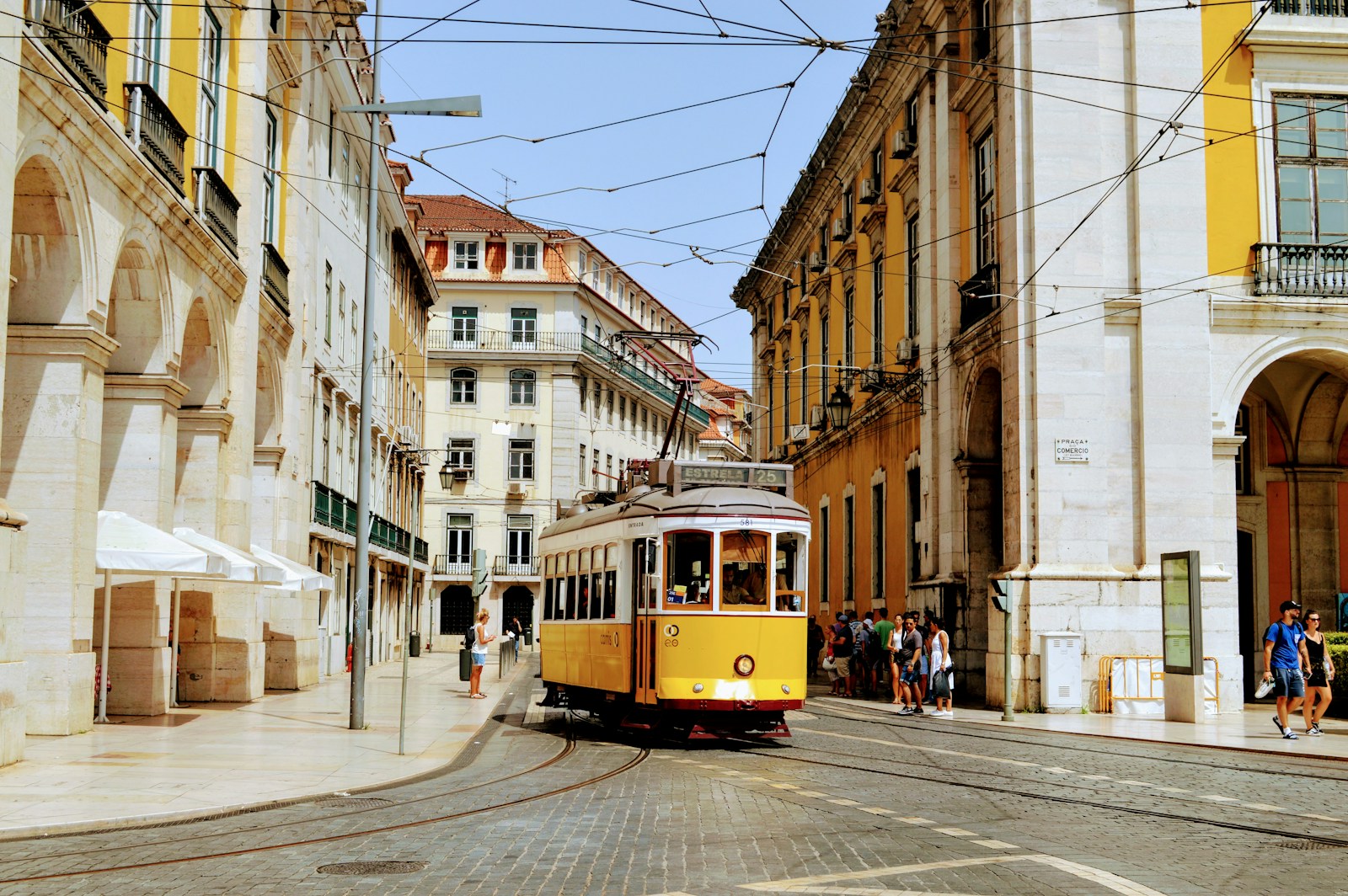 Eléctrico novo: quem ganha com isto (Marvila, Beato, Parque das Nações?) 4 yellow and white tram on road during daytime