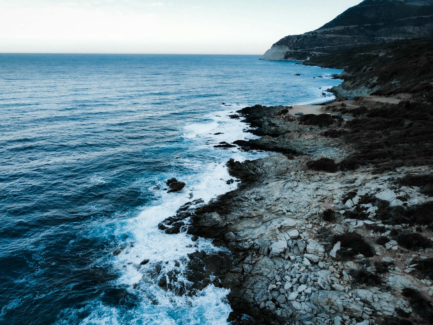Praias Perto De Lisboa Quando Está Vento: Onde Ainda Dá Para Curtir 3 Discover the breathtaking rocky shores of Nonza, Corsica with crashing waves and vibrant blue waters.