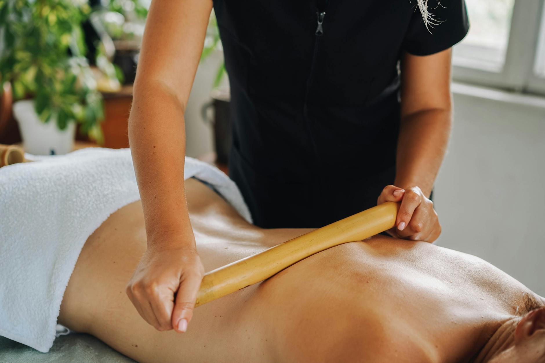 Spas E Banhos Em Lisboa: Onde Relaxar Sem Pagar Luxo 2 Experience ultimate relaxation with a rejuvenating bamboo massage in a tranquil spa setting.