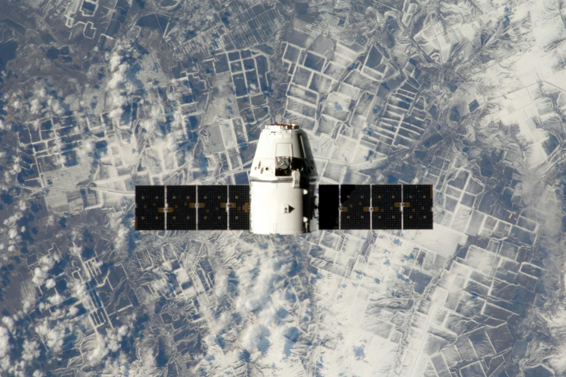 Planos Para Aniversário Em Lisboa: Onde Celebrar Sem Ser Caro 8 High-resolution image of a satellite orbiting Earth, showcasing space technology.