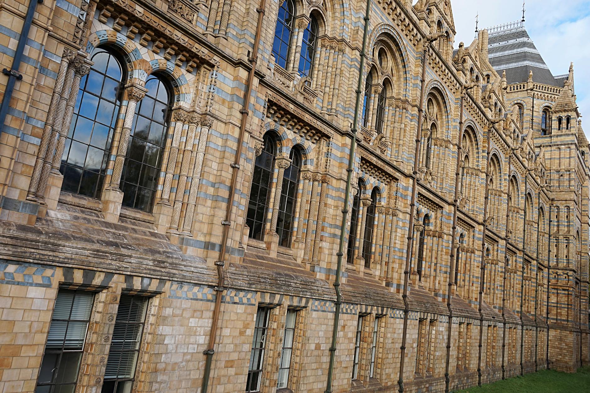 stunning gothic revi 699ab83b21e6f