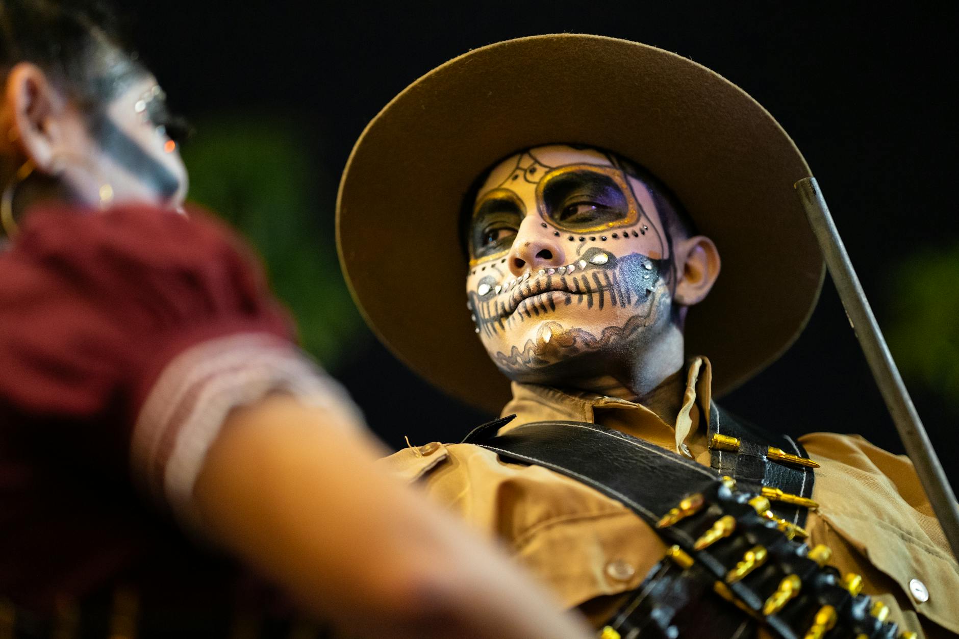Como usar a Agenda Cultural de Lisboa (AgendaLX) para descobrir eventos grátis antes de toda a gente 7 Vibrant Day of the Dead makeup and costumes in Merida, Yucatan, Mexico during a cultural parade.